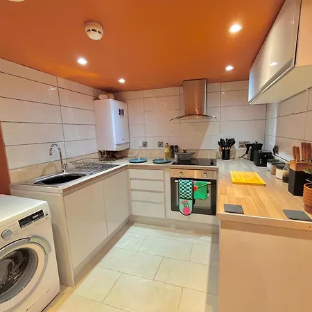 Brecon Serviced Apartments- Kian Perrott Properties Exterior photo