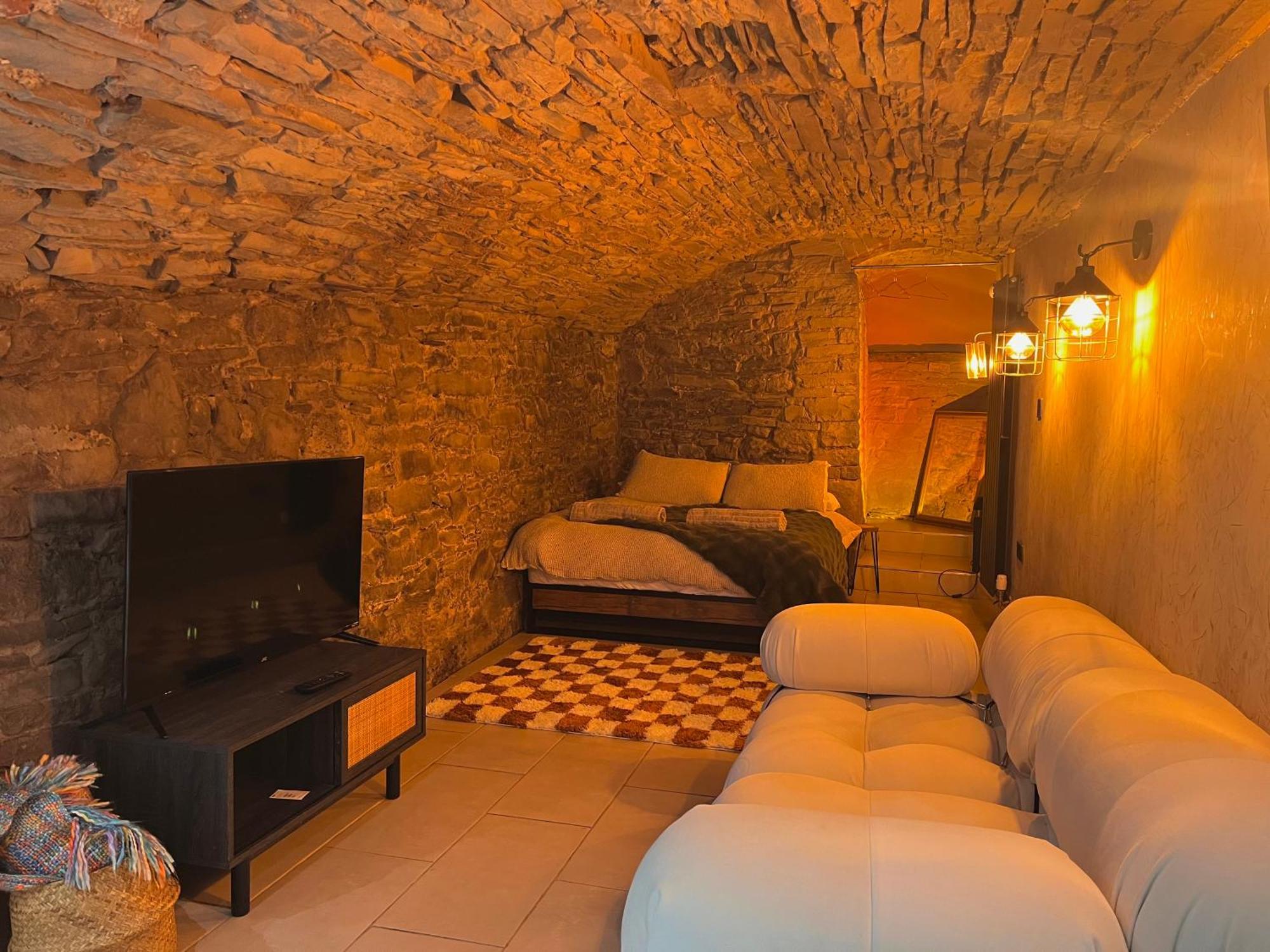 Serviced Apartments- Kian Perrott Apartment