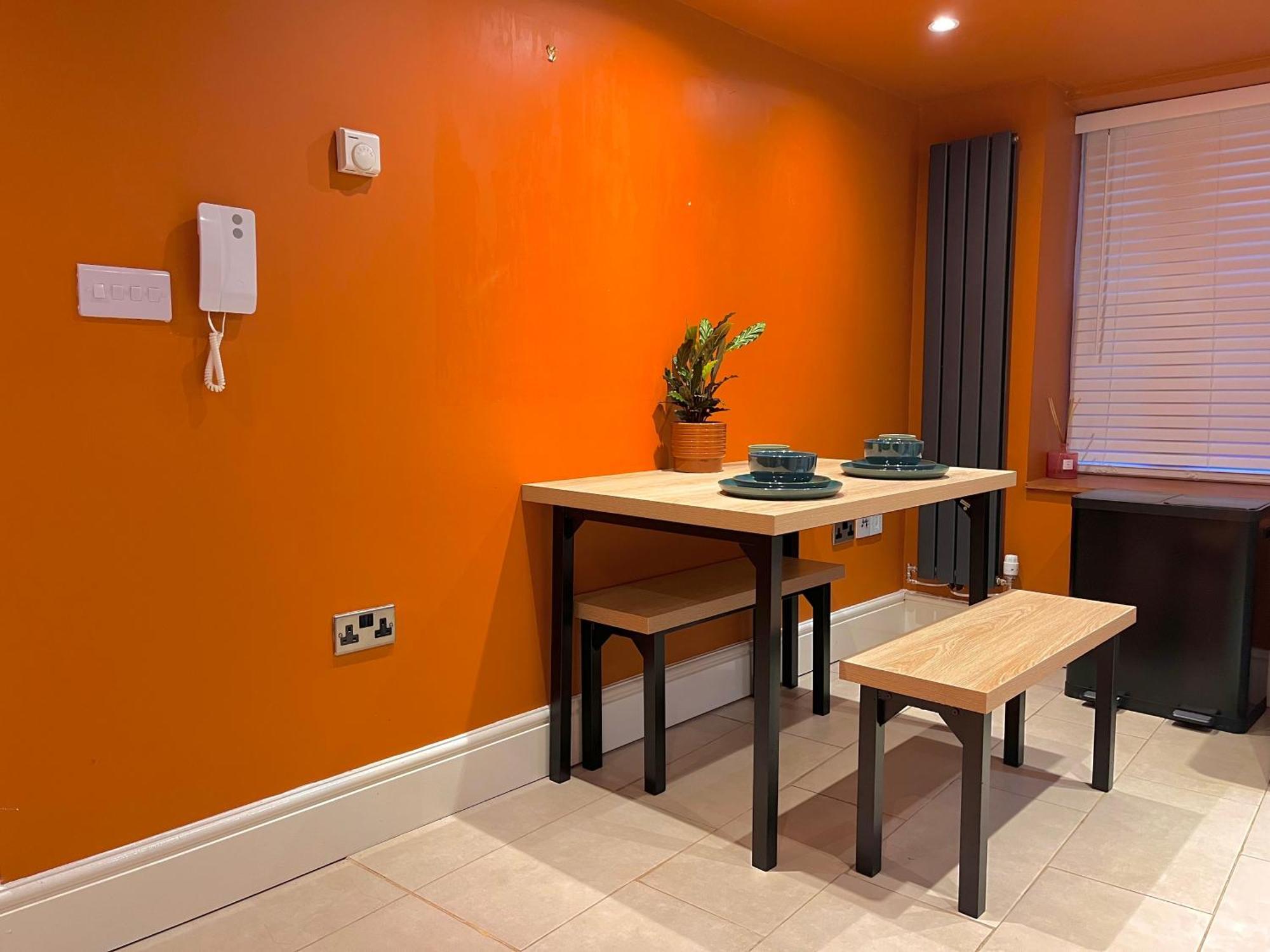 Serviced Apartments- Kian Perrott Apartment *